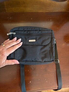 Baggallini Black Crossbody/Belt/Shoulder Travel Bag with Front Flap Pocket